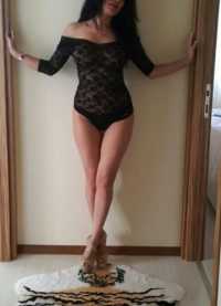 Atakent'in Çekici Bayan Arkadaşı İçin İncelikli Portre